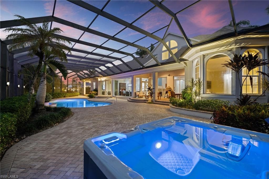 707 Hickory Rd, Naples, FL 34108-5