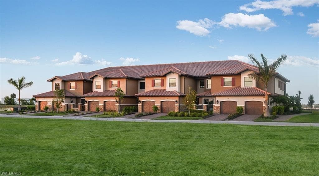 15319 Lucerna St 102, Naples, FL 34114-1