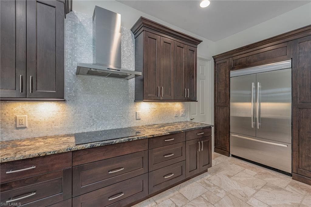 571 Eagle Creek Dr, Naples, FL 34113-8