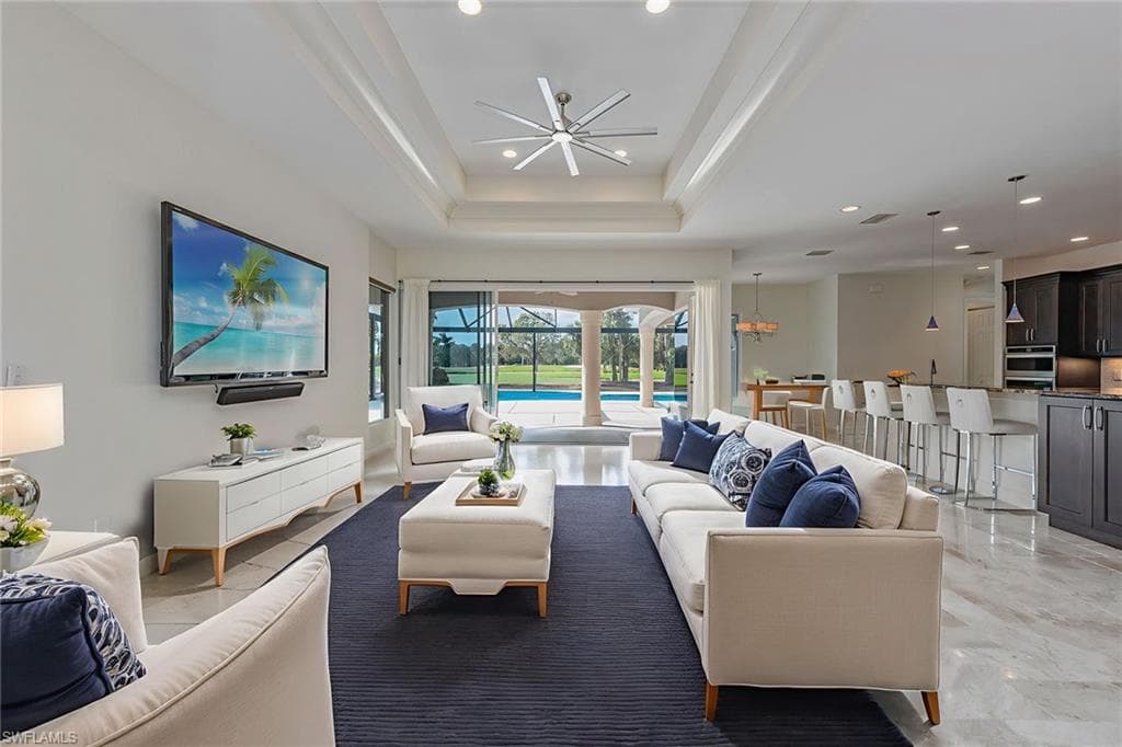 571 Eagle Creek Dr, Naples, FL 34113-3