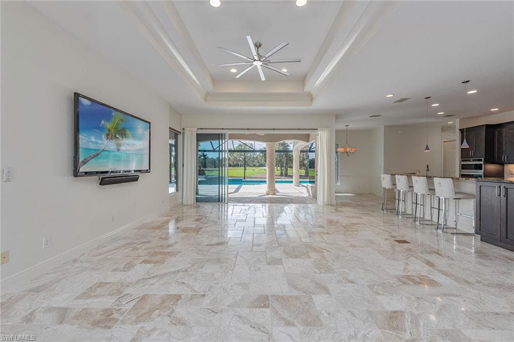 571 Eagle Creek Dr, Naples, FL 34113-4