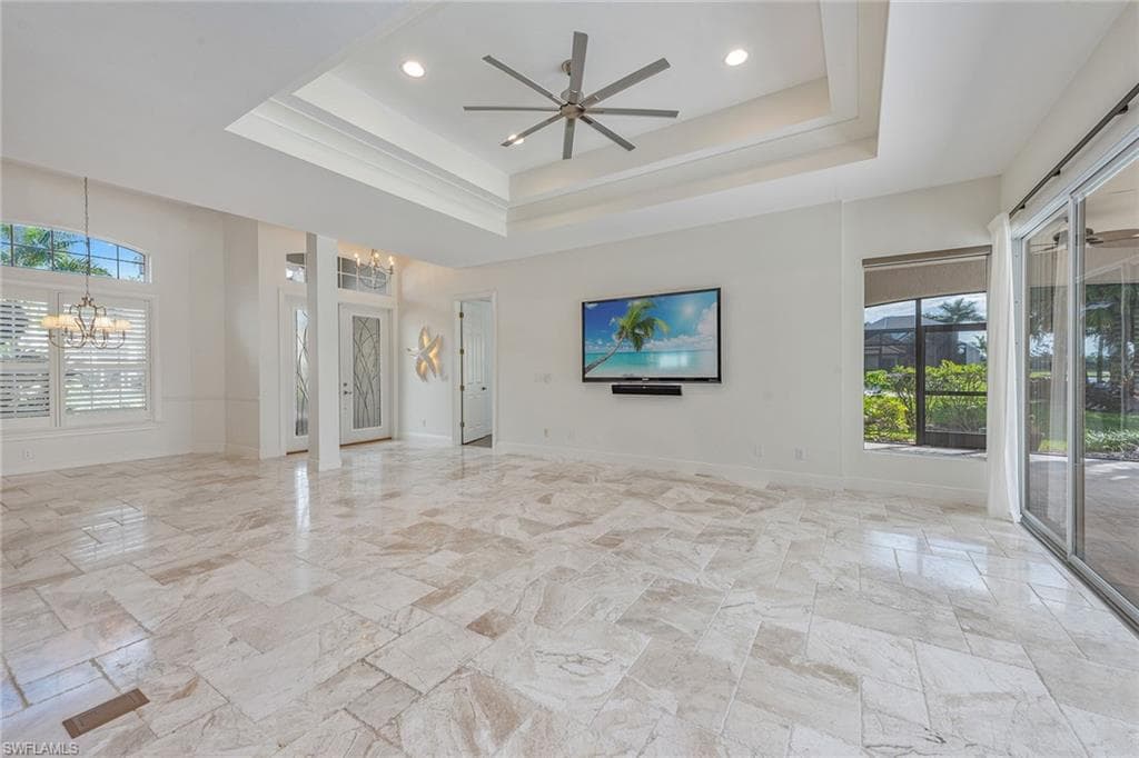 571 Eagle Creek Dr, Naples, FL 34113-5