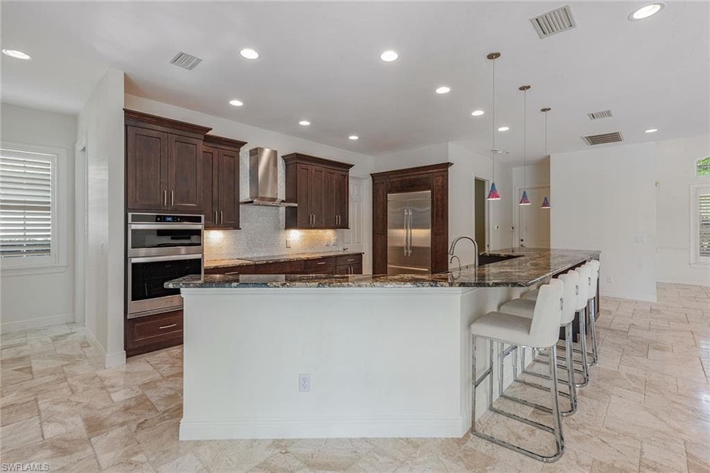 571 Eagle Creek Dr, Naples, FL 34113-6