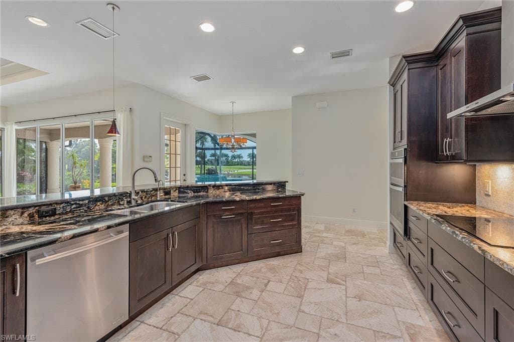 571 Eagle Creek Dr, Naples, FL 34113-7