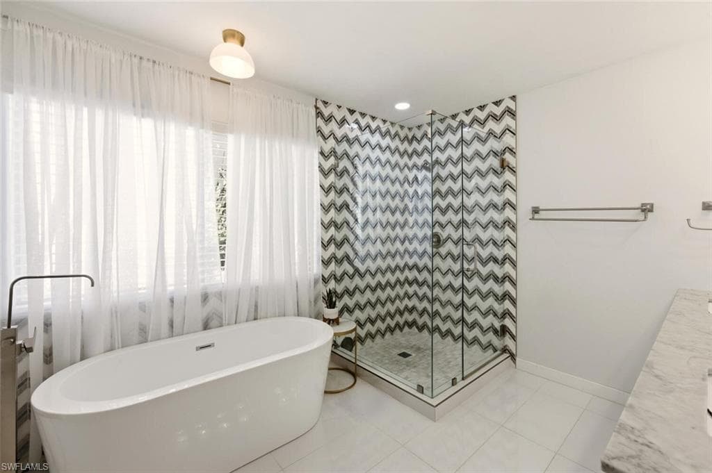 772 Reef Point Cir, Naples, FL 34108-15