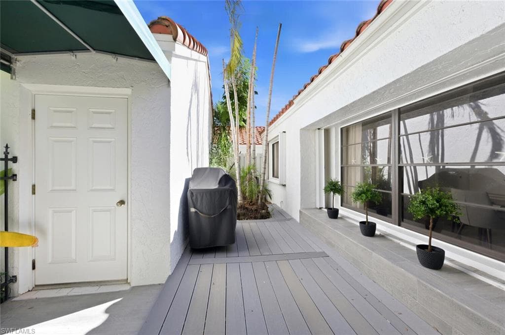 772 Reef Point Cir, Naples, FL 34108-31