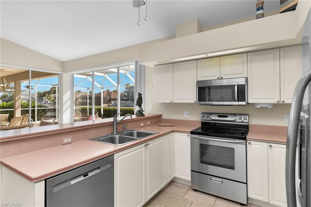 196 Richmond Ct, Marco Island, FL 34145-15