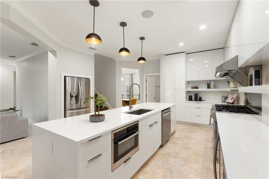 2384 Heritage Greens Dr, Naples, FL 34119-23