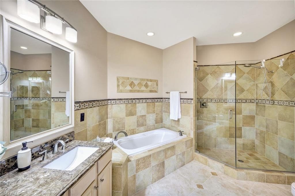 8225 Danbury Blvd 204, Naples, FL 34120-18