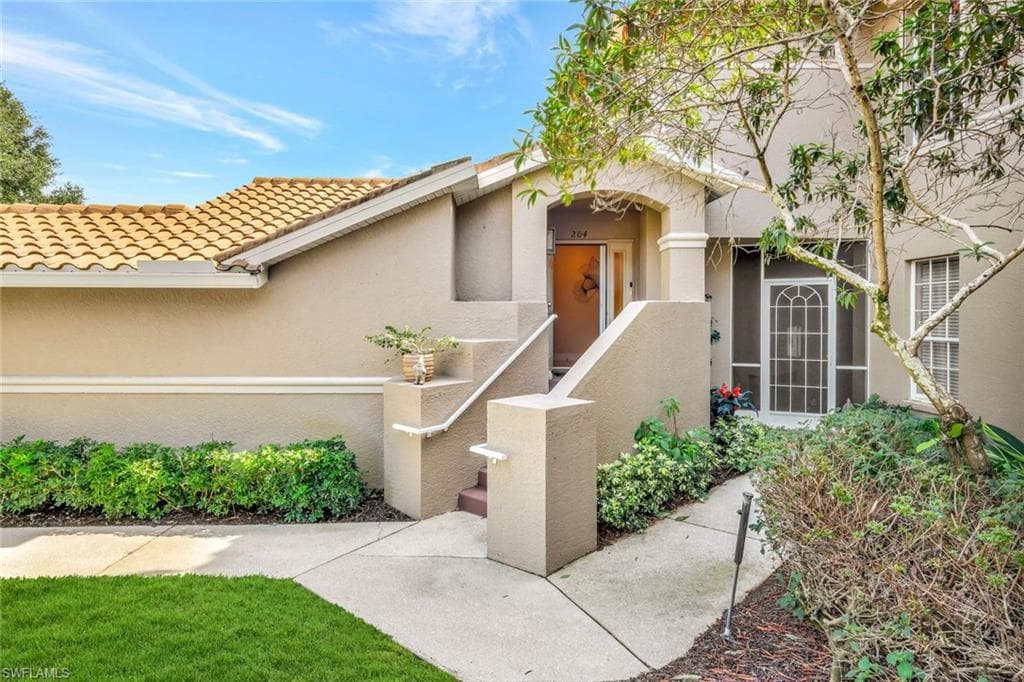 8225 Danbury Blvd 204, Naples, FL 34120-2