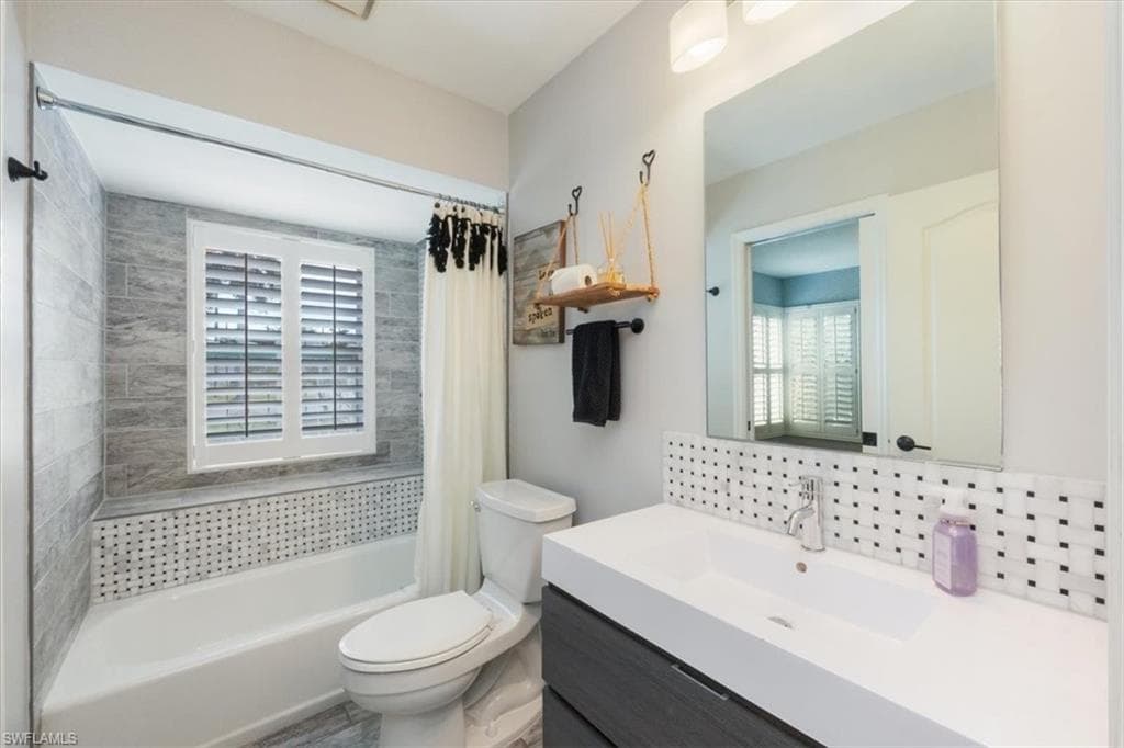 5131 Kristin Ct, Naples, FL 34105-15