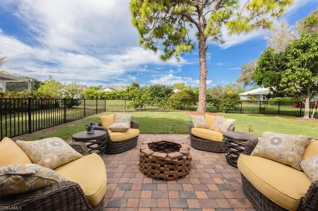 5131 Kristin Ct, Naples, FL 34105-3