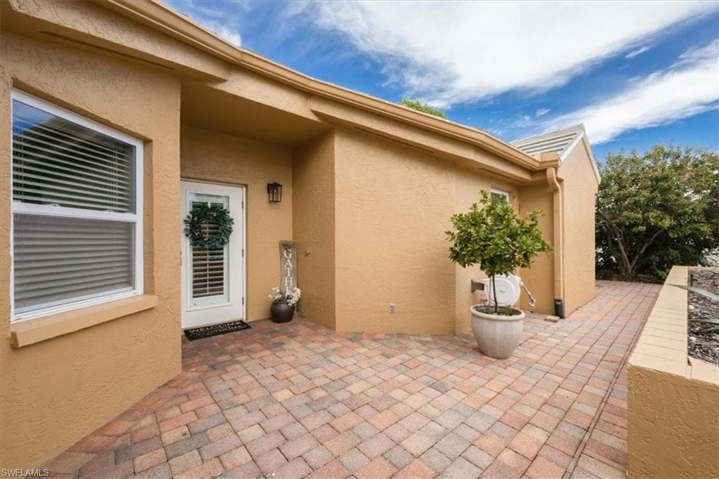 5131 Kristin Ct, Naples, FL 34105-5