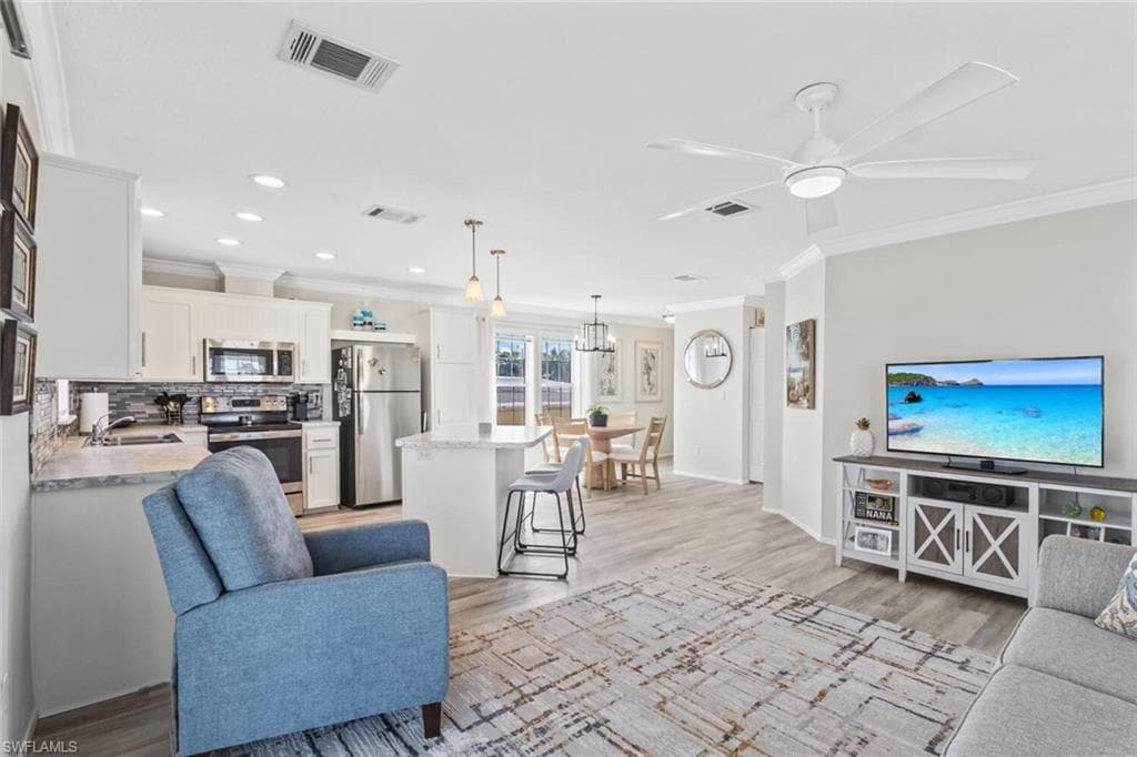 37 Ronald Dr, Fort Myers, FL 33908-9