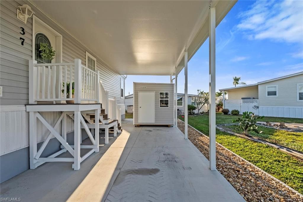 37 Ronald Dr, Fort Myers, FL 33908-6