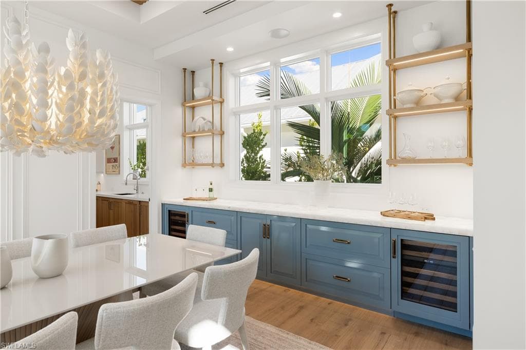 575 13th Ave S, Naples, FL 34102-8