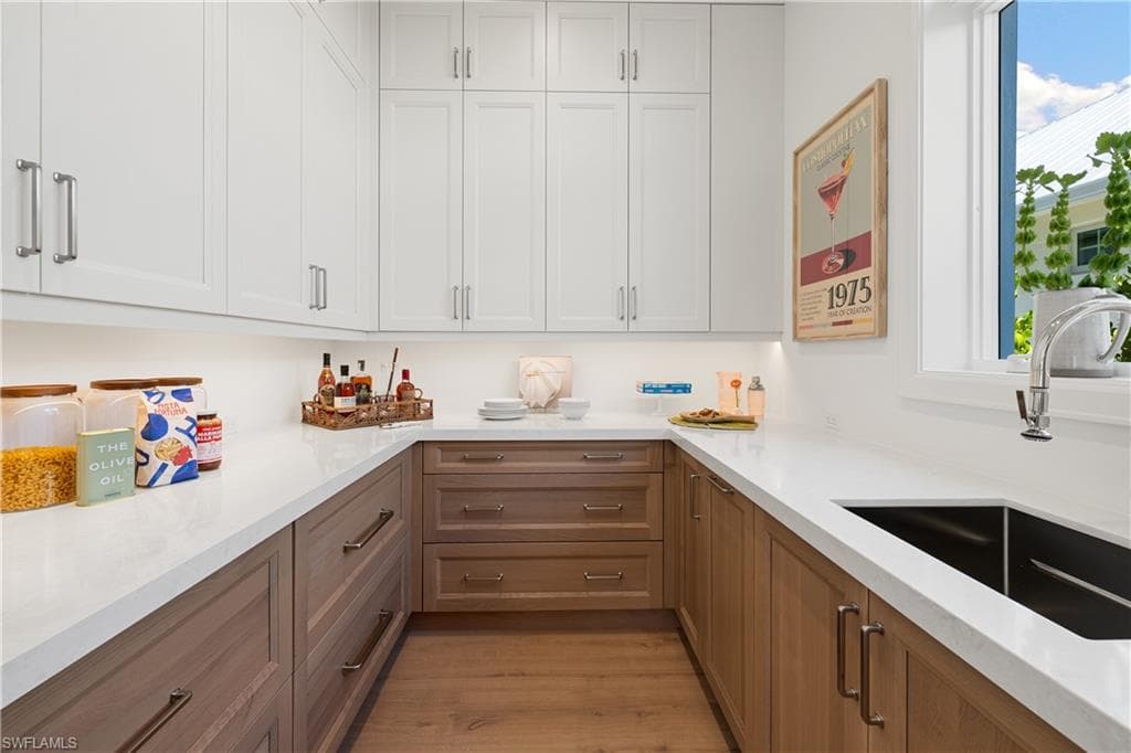 575 13th Ave S, Naples, FL 34102-9