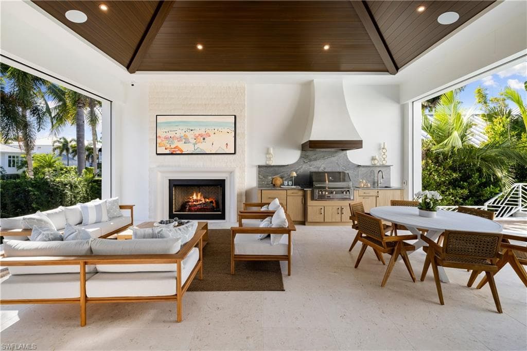 575 13th Ave S, Naples, FL 34102-10