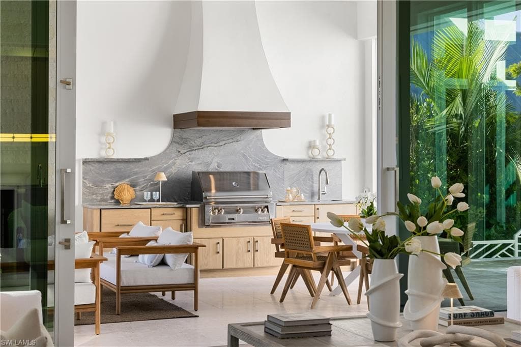 575 13th Ave S, Naples, FL 34102-11