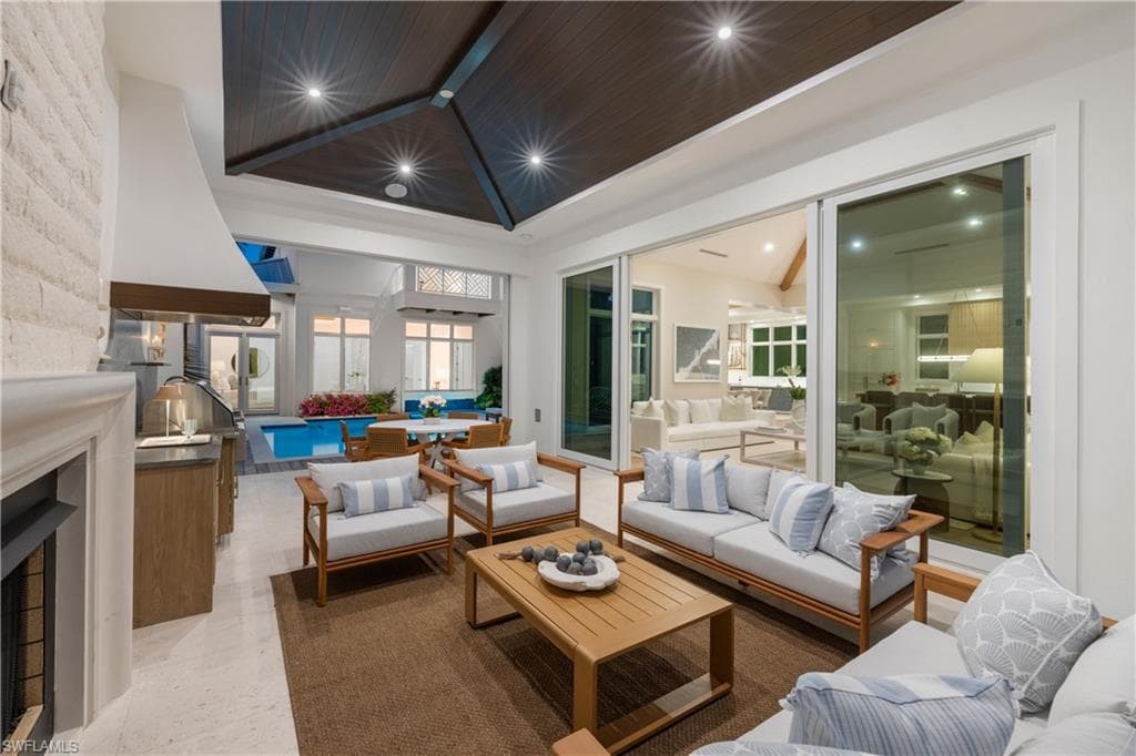 575 13th Ave S, Naples, FL 34102-12