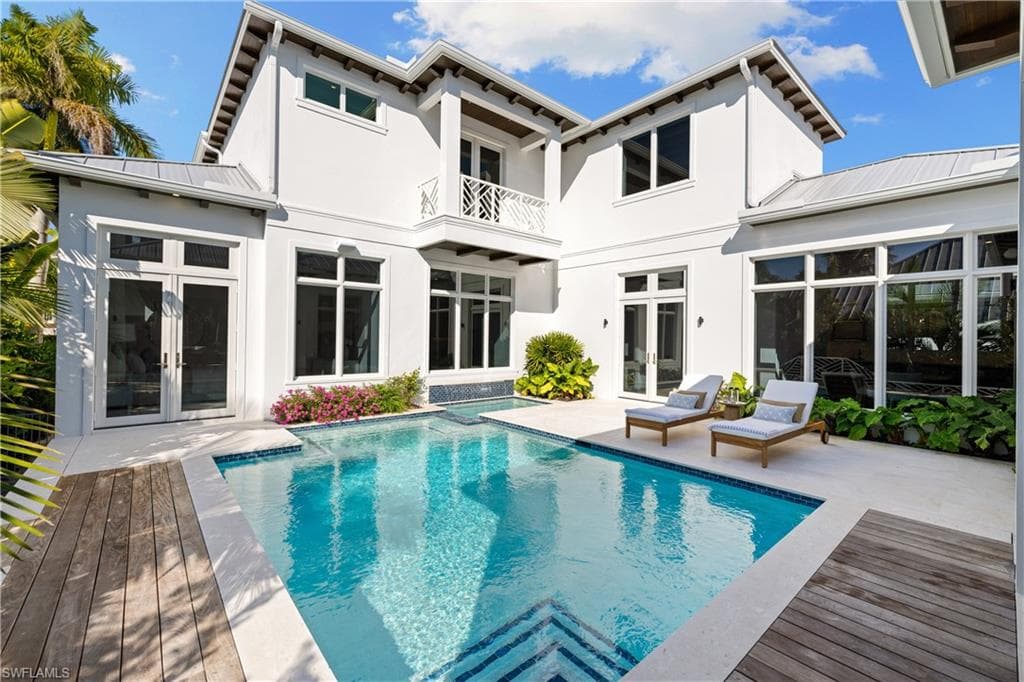 575 13th Ave S, Naples, FL 34102-13