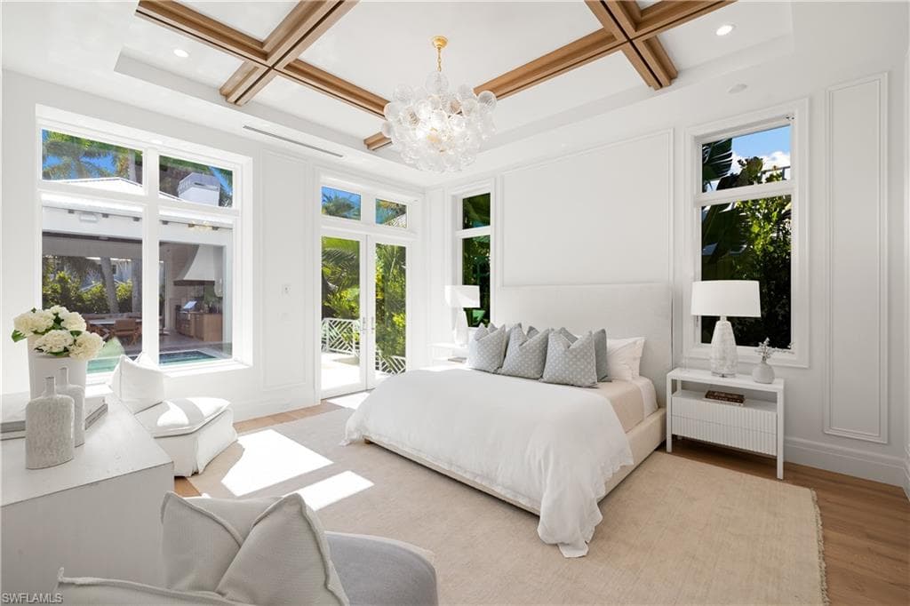 575 13th Ave S, Naples, FL 34102-14