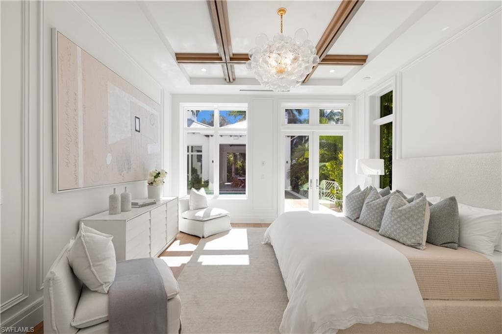 575 13th Ave S, Naples, FL 34102-15