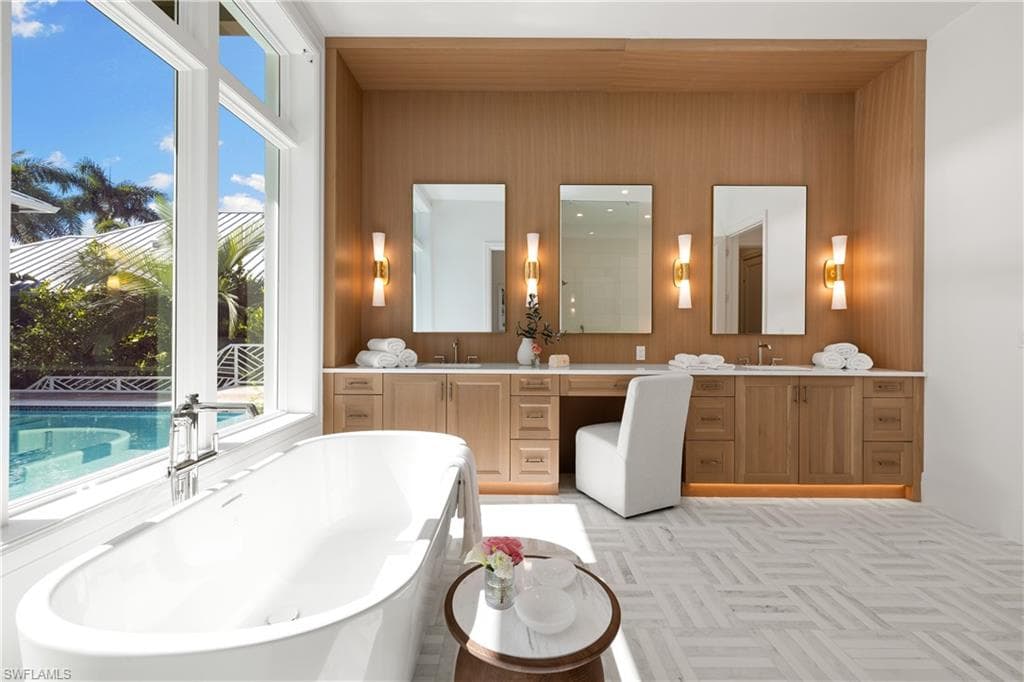 575 13th Ave S, Naples, FL 34102-16