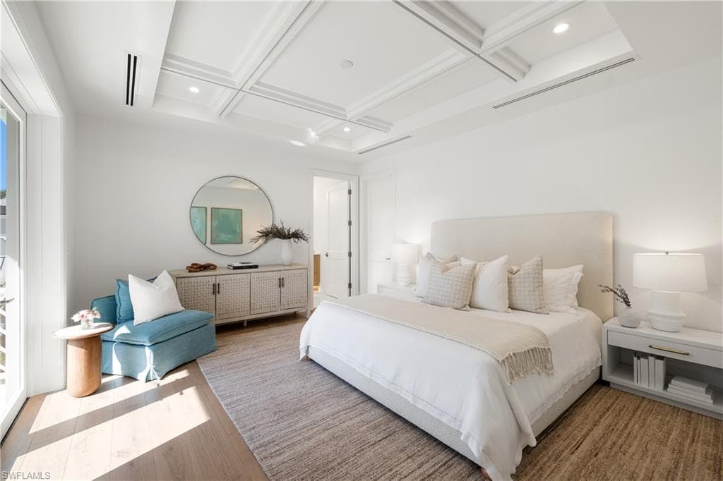 575 13th Ave S, Naples, FL 34102-20