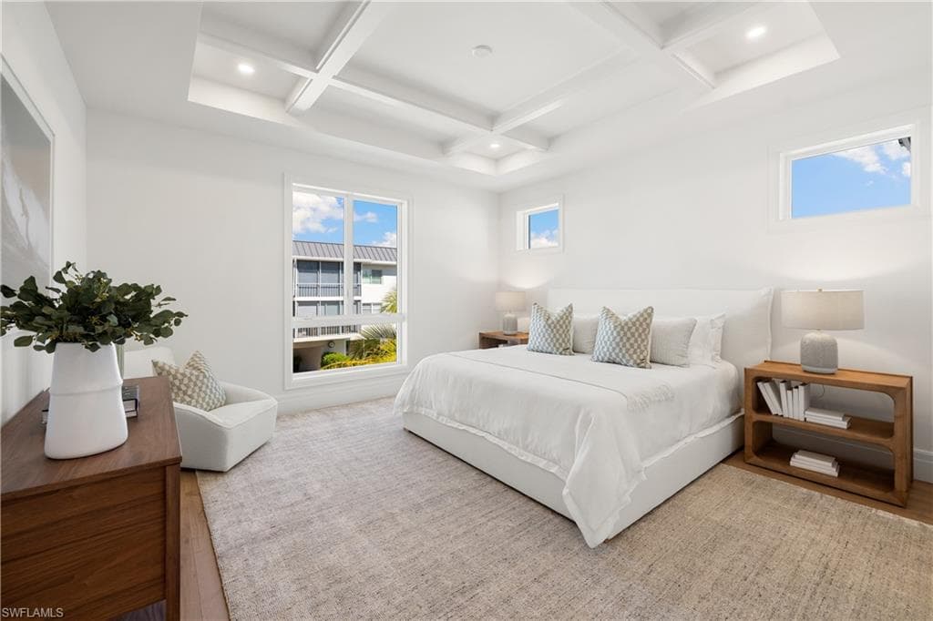 575 13th Ave S, Naples, FL 34102-24