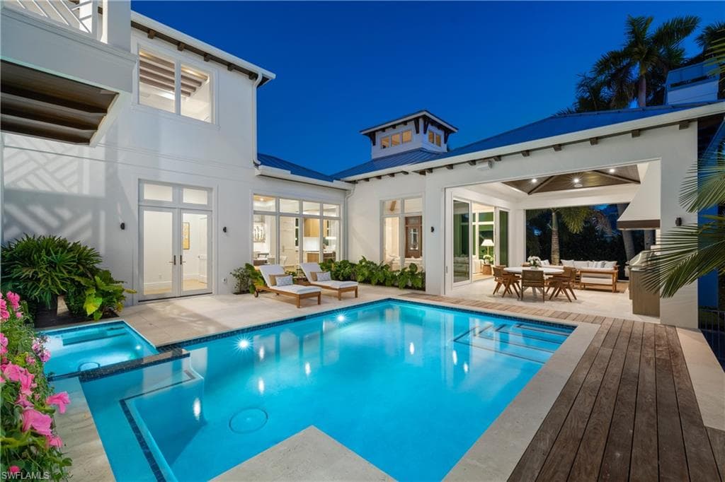 575 13th Ave S, Naples, FL 34102-1