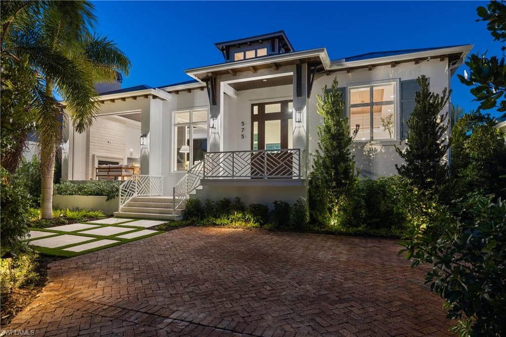 575 13th Ave S, Naples, FL 34102-2