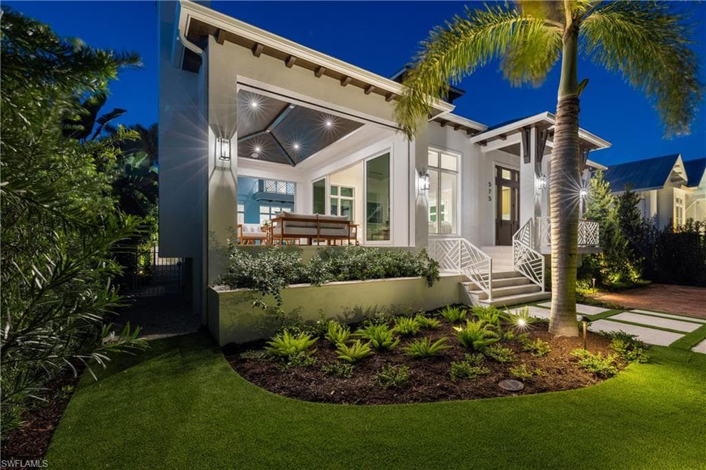 575 13th Ave S, Naples, FL 34102-3