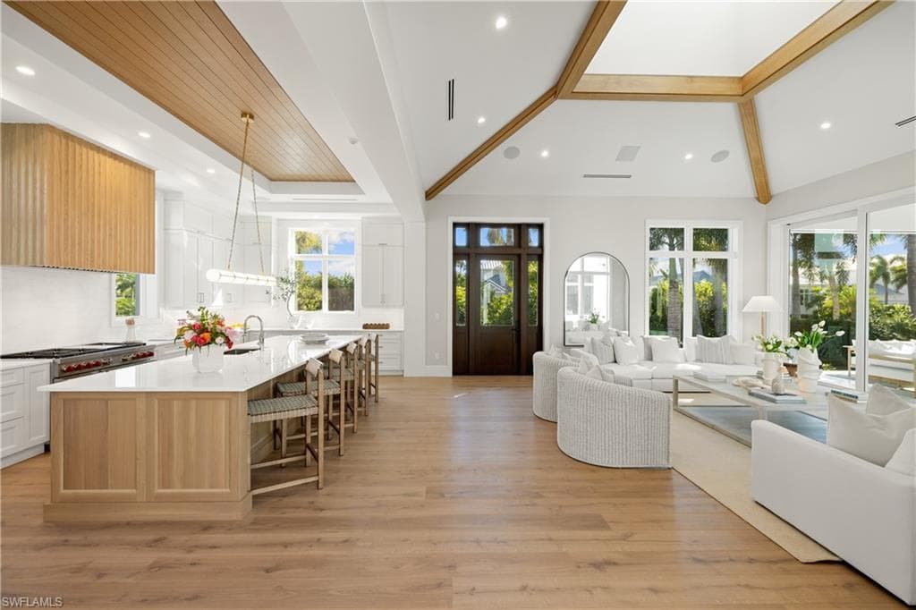 575 13th Ave S, Naples, FL 34102-4