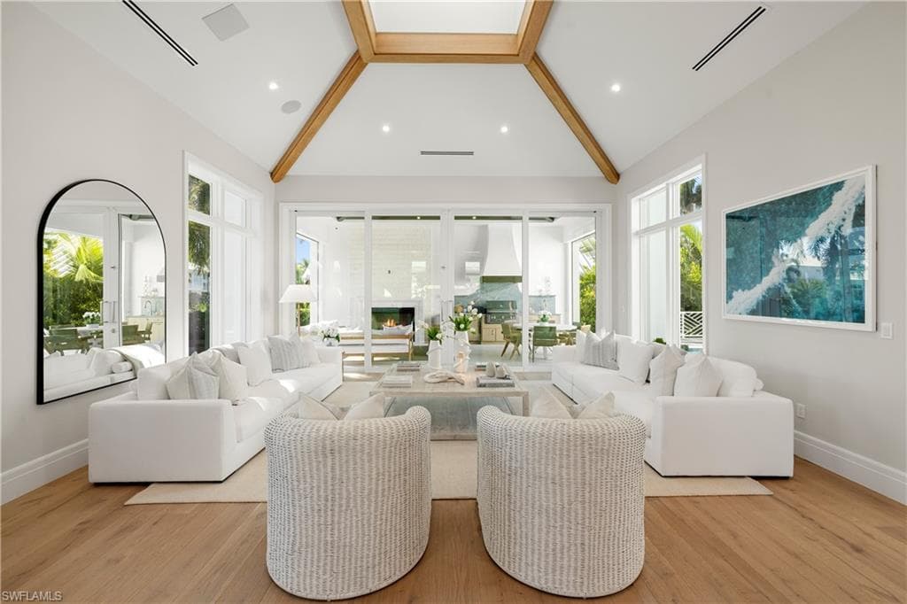 575 13th Ave S, Naples, FL 34102-6