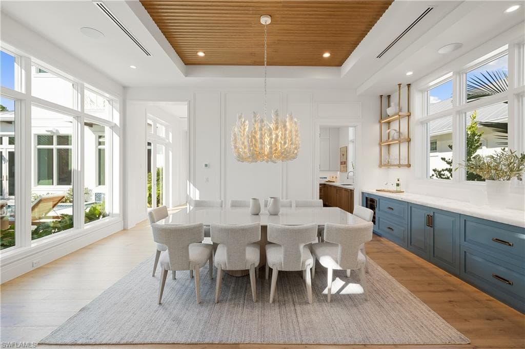 575 13th Ave S, Naples, FL 34102-7