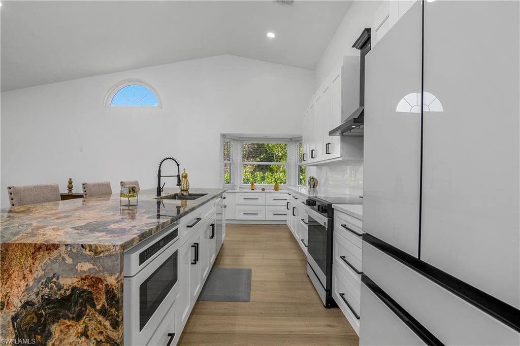 401 Countryside Dr, Naples, FL 34104-10