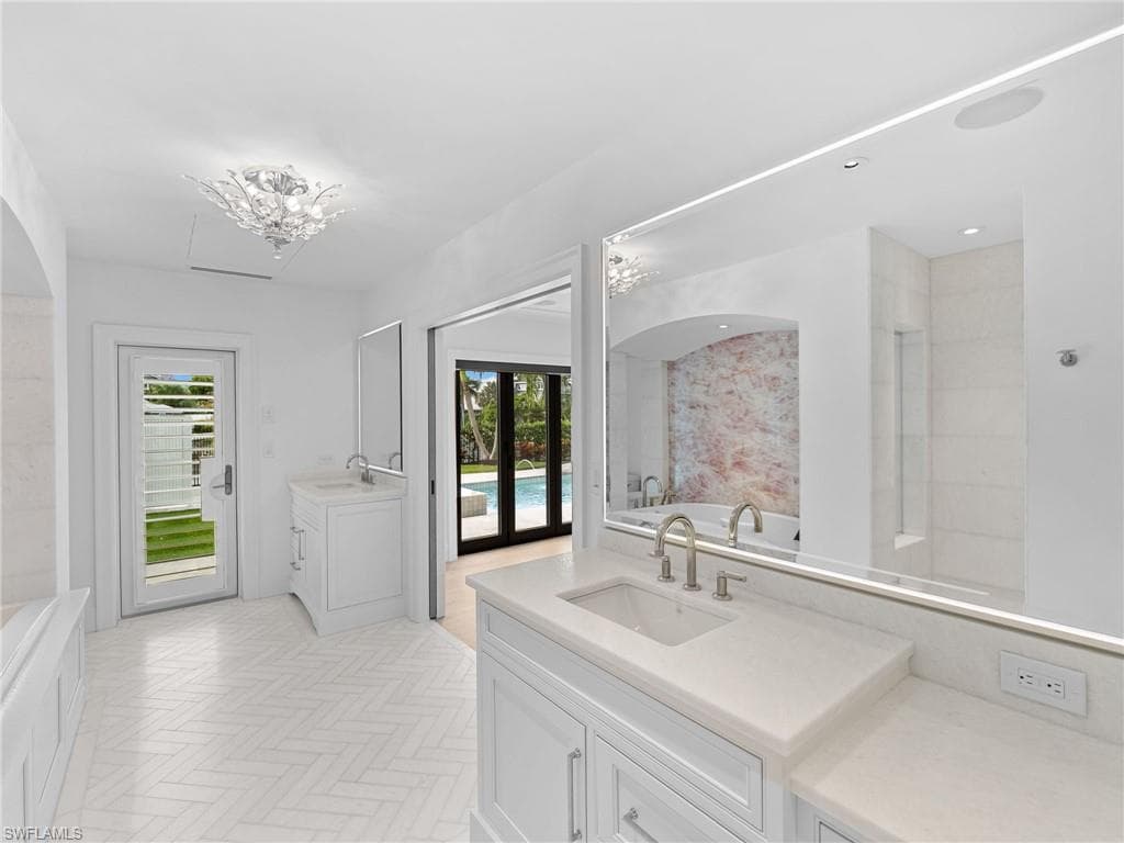 572 Tierra Mar Ln 19, Naples, FL 34108-11