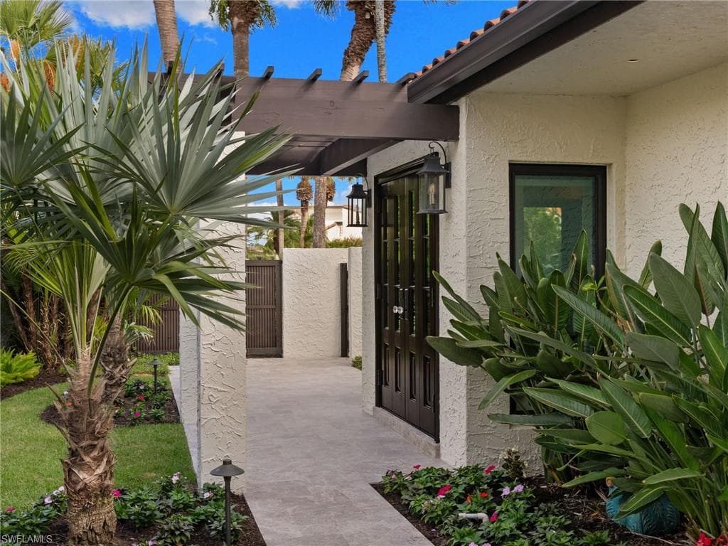 572 Tierra Mar Ln 19, Naples, FL 34108-21