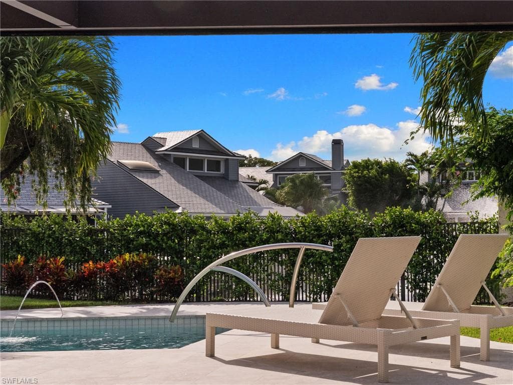 572 Tierra Mar Ln 19, Naples, FL 34108-23