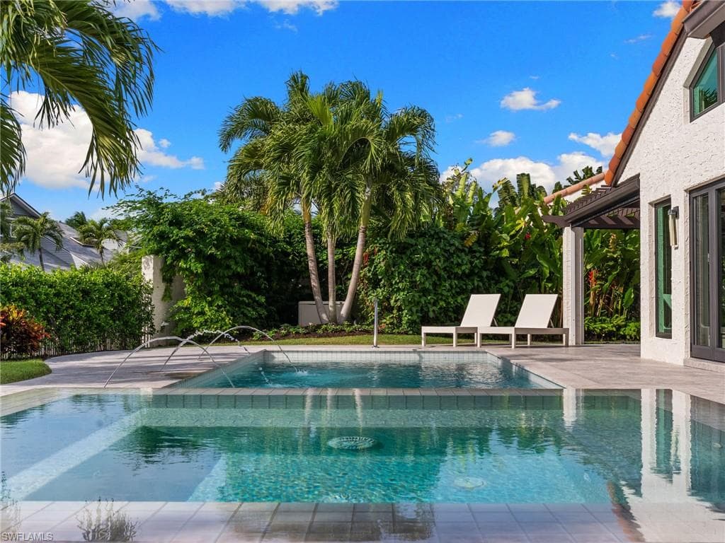 572 Tierra Mar Ln 19, Naples, FL 34108-25