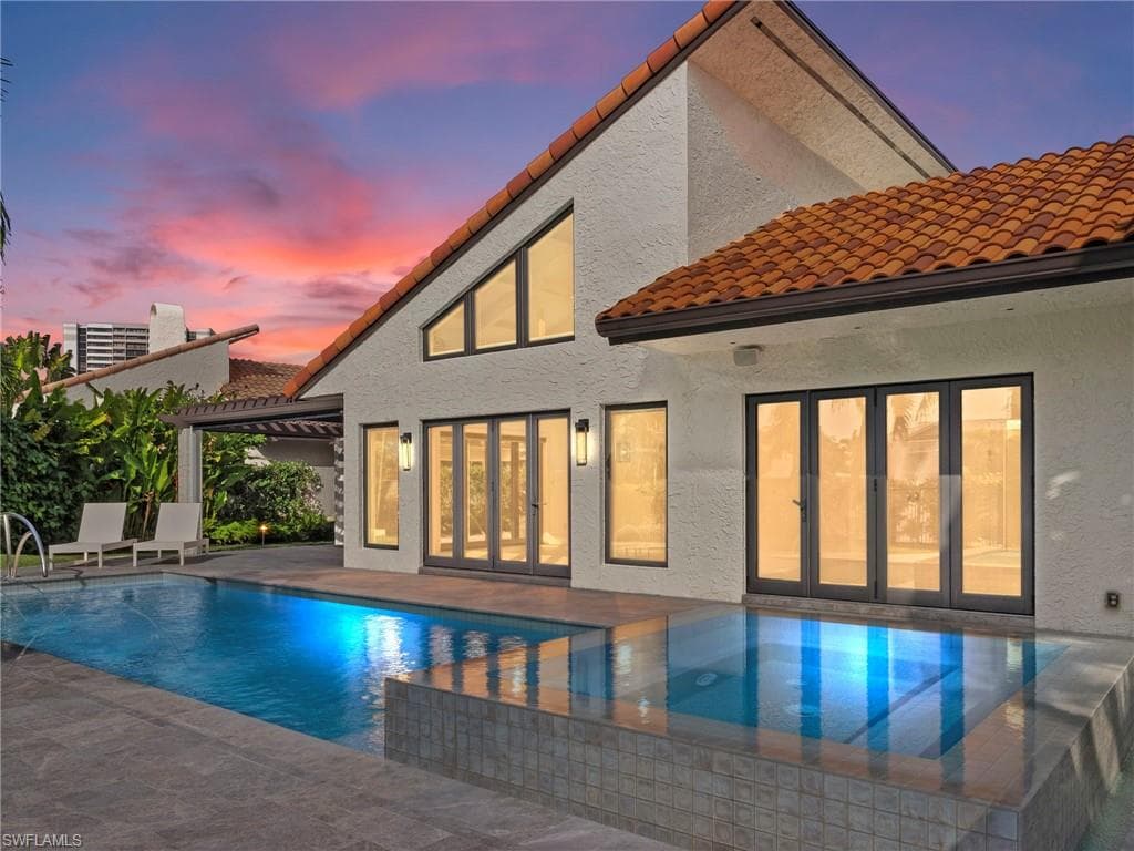 572 Tierra Mar Ln 19, Naples, FL 34108-1