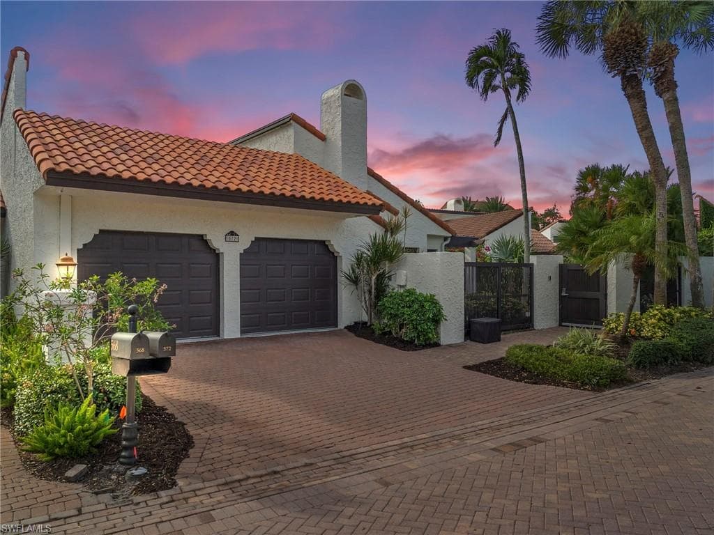 572 Tierra Mar Ln 19, Naples, FL 34108-2