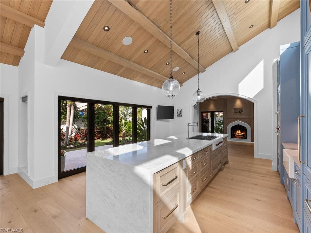 572 Tierra Mar Ln 19, Naples, FL 34108-5