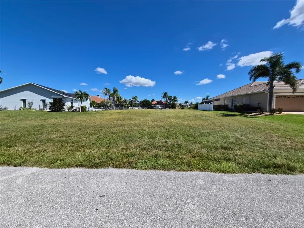 3937 26th Ct, Cape Coral, FL 33914-9