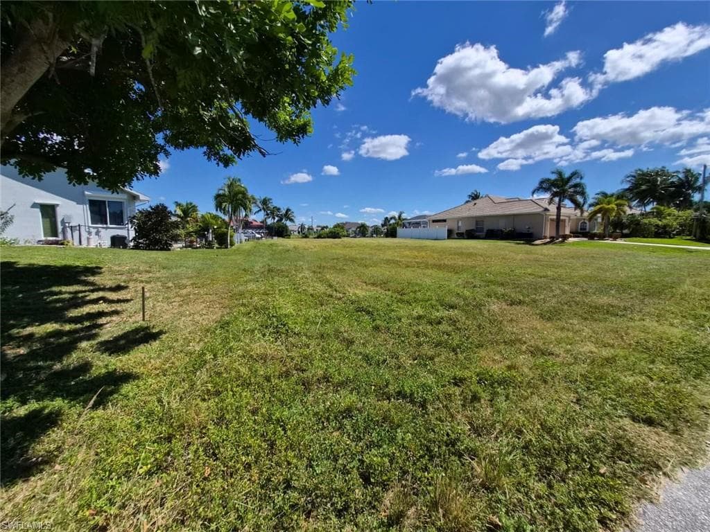 3937 26th Ct, Cape Coral, FL 33914-4