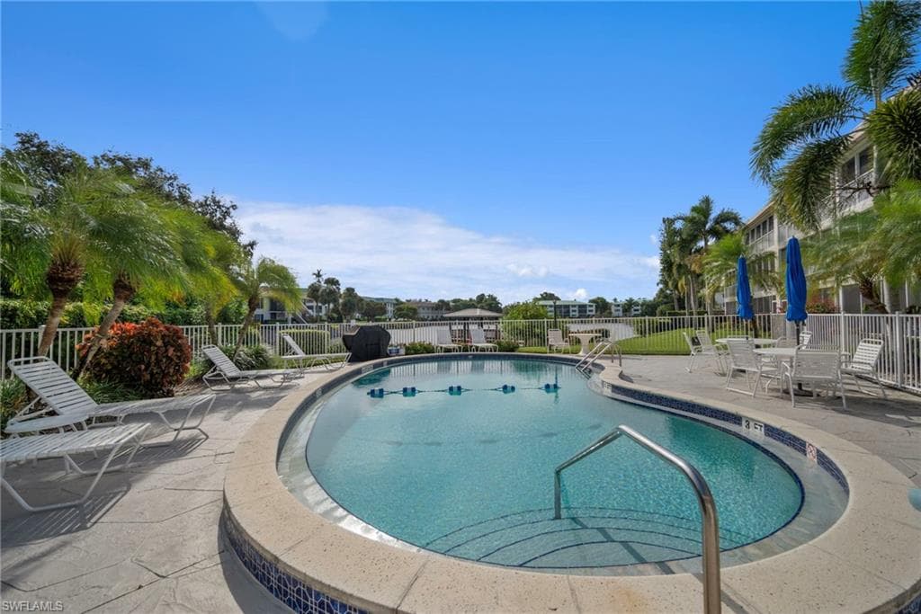 3150 Binnacle Dr 207, Naples, FL 34103-12