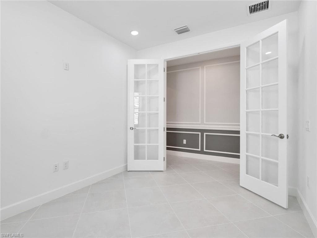 10491 Ventana Ln, Naples, FL 34120-22