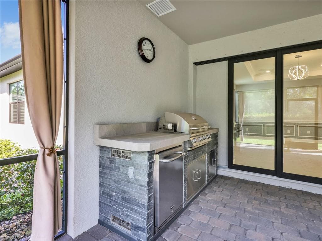 10491 Ventana Ln, Naples, FL 34120-24