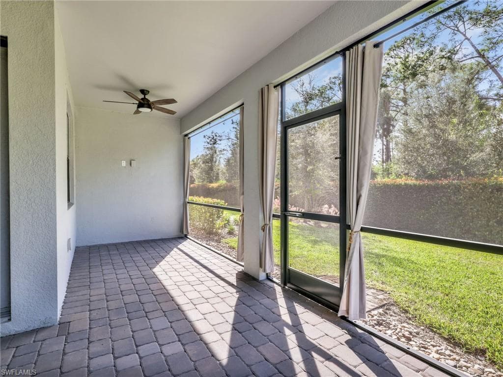 10491 Ventana Ln, Naples, FL 34120-25